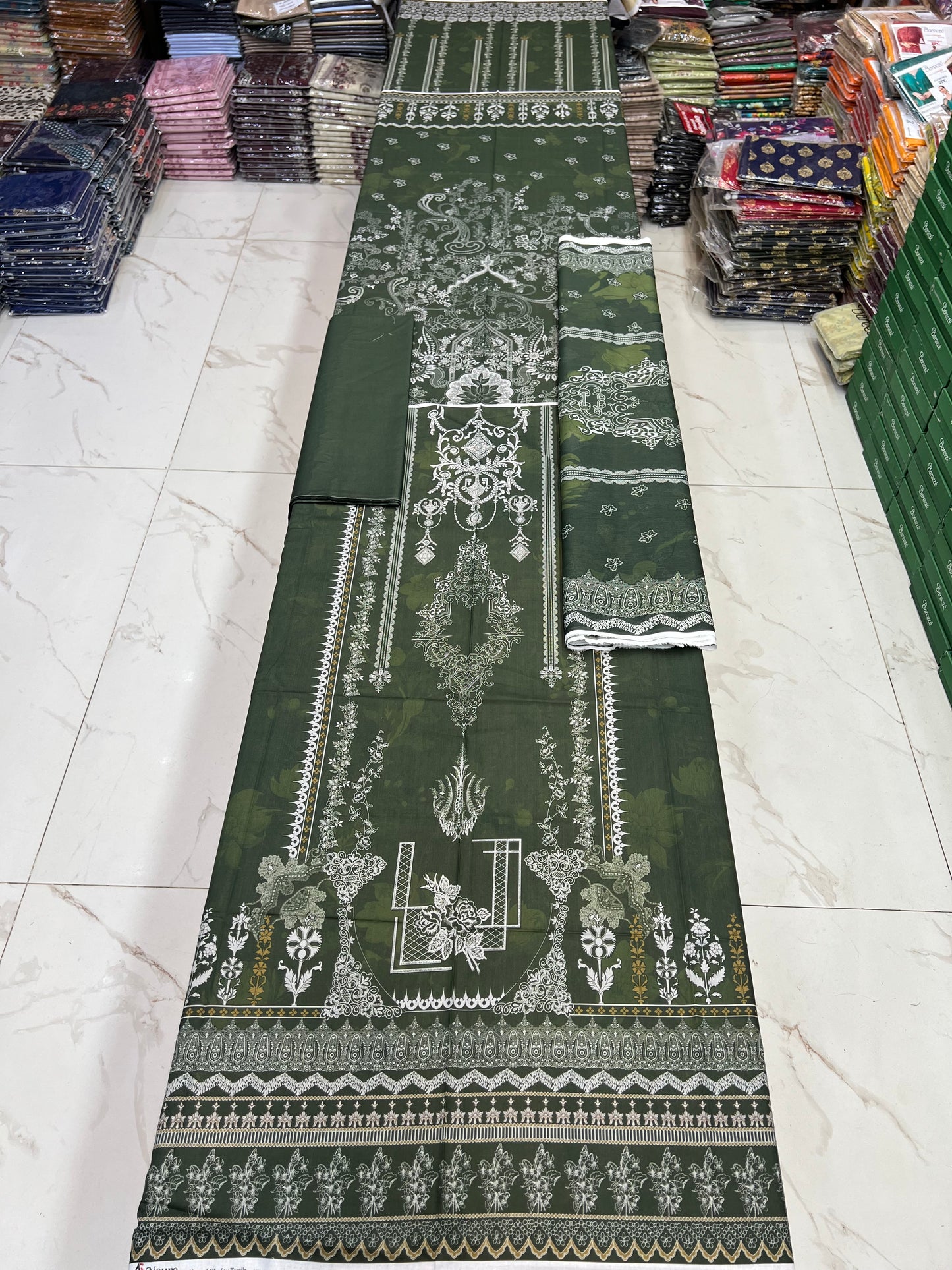 Zarqoon Lawn 3PC – Soft & Elegant Edition