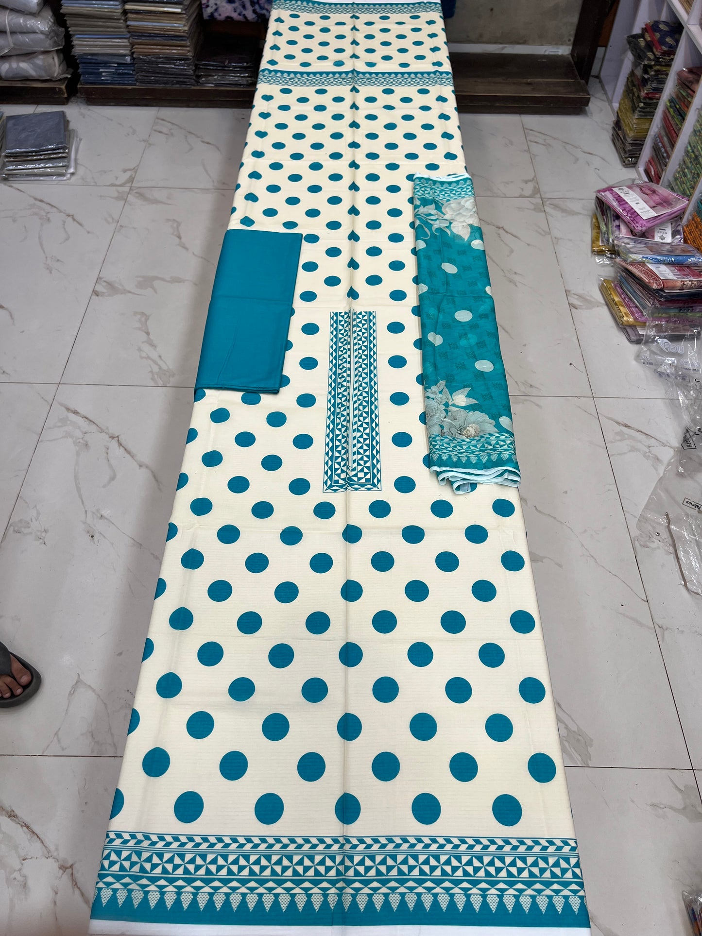 Neelofer Lawn 3PC – Premium Summer Collection