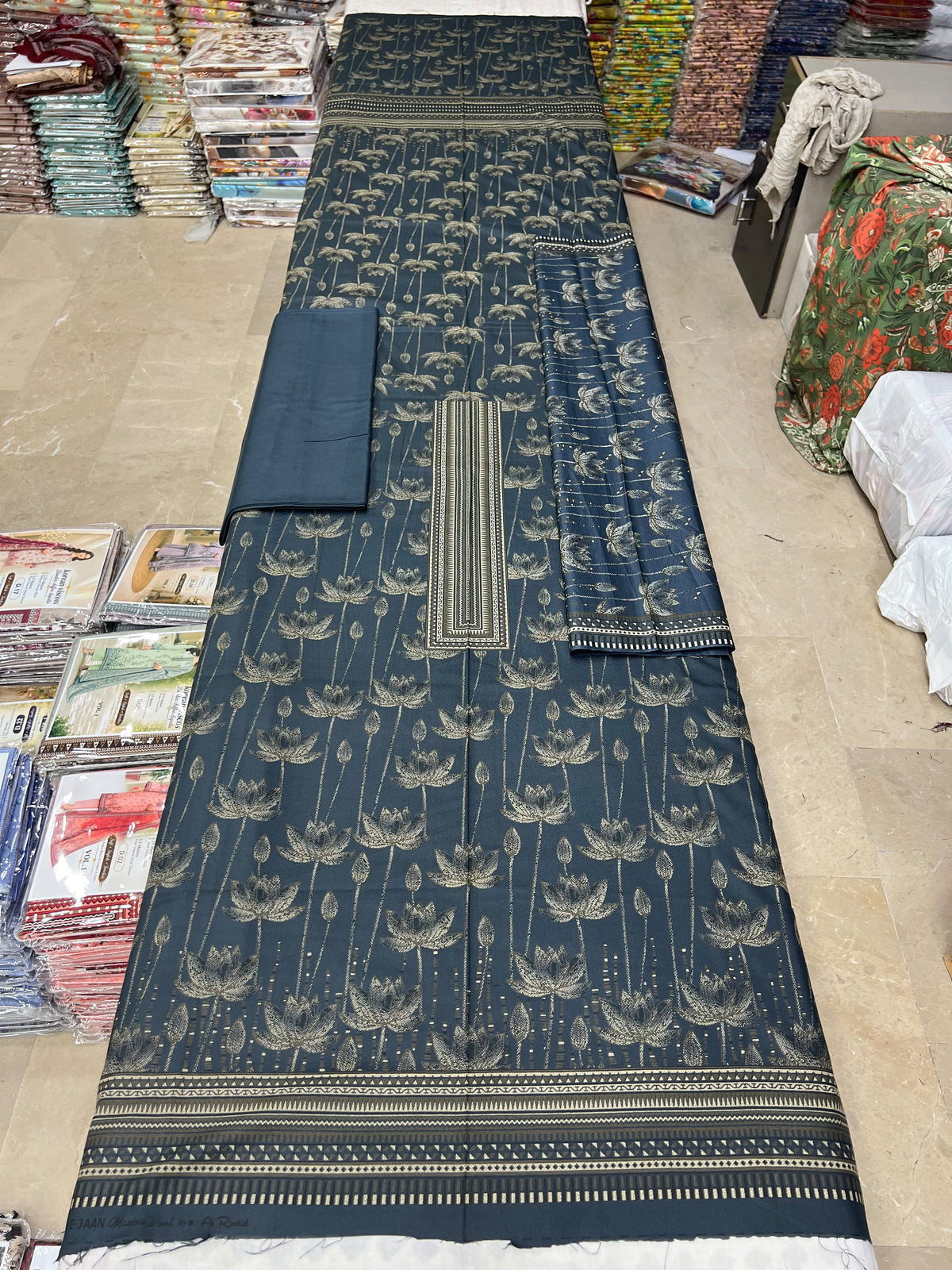 GUL-E-JAAN MARINA WOOL PRINTED 3PC