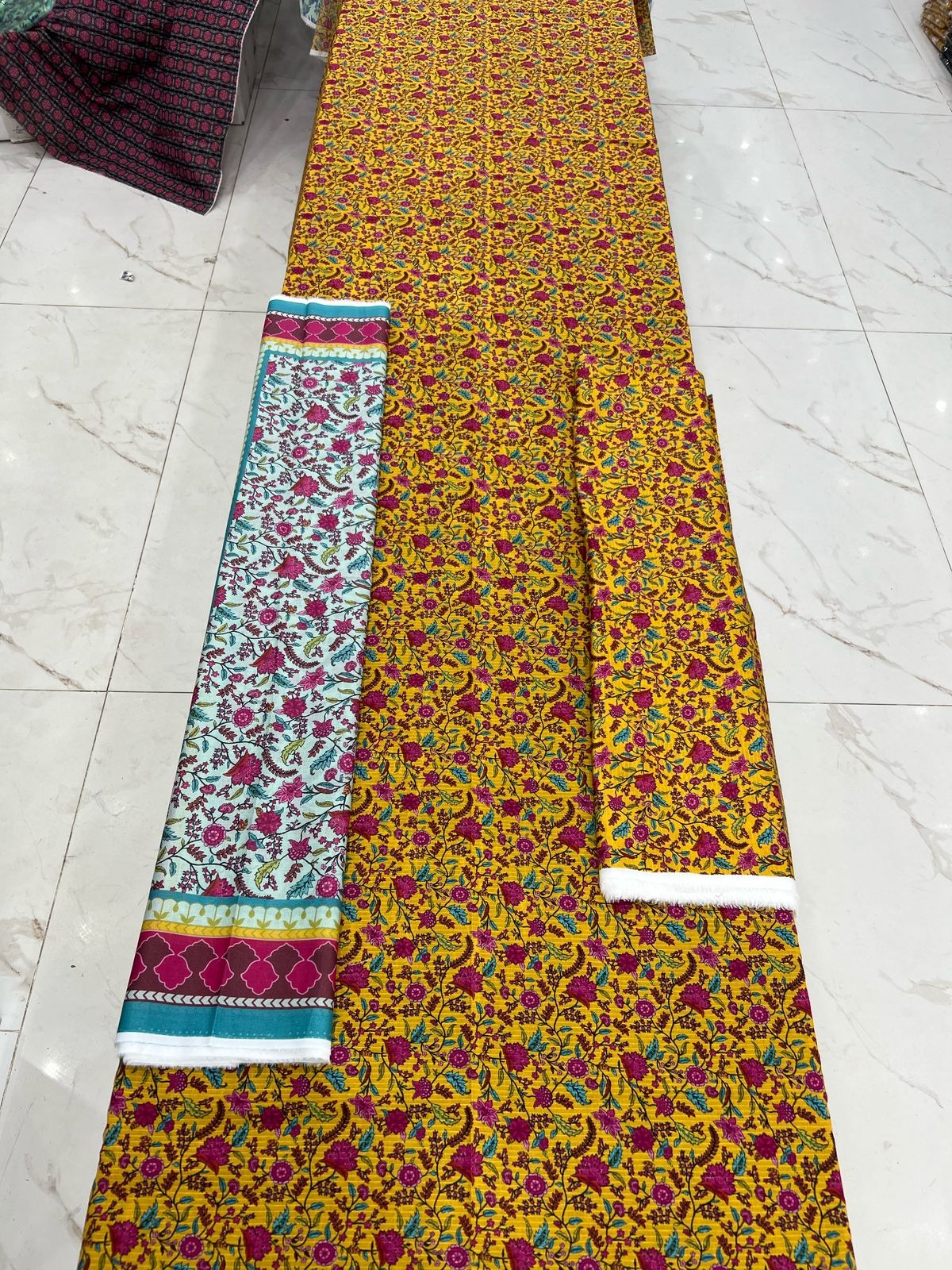 Bareeze Summer Lawn 3PC Suit with Voil Dupatta