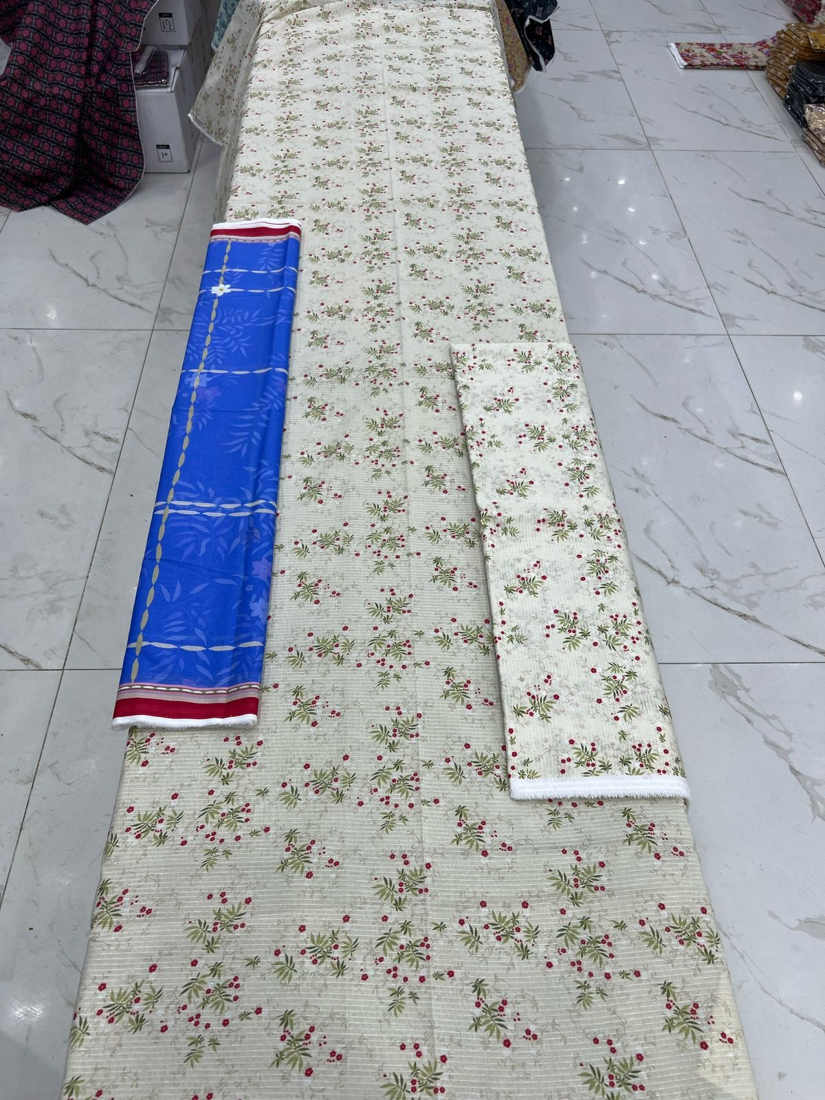 Bareeze Summer Lawn 3PC Suit with Voil Dupatta